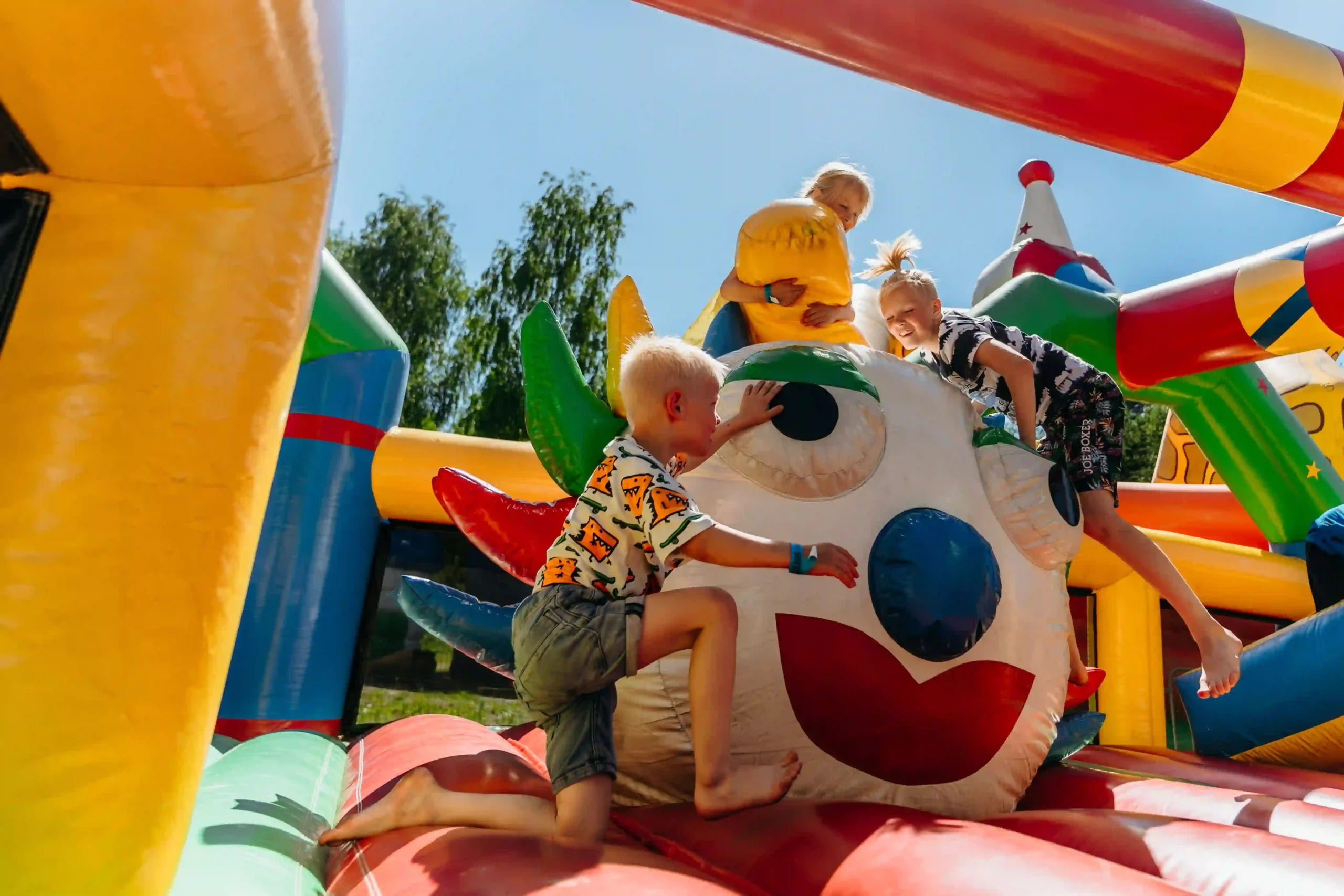 https://www.visulahti.fi/wp-content/uploads/2025/03/Pomppulinna-scaled.webp