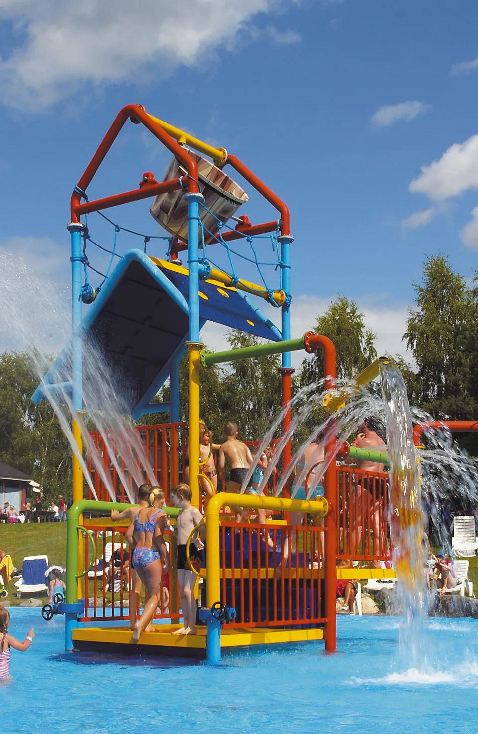 Water Play -lastenallas